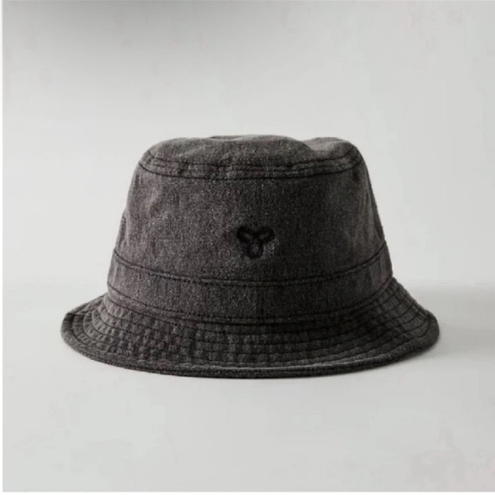 Aritzia TNA Denim Bucket Hat size Small / Medium